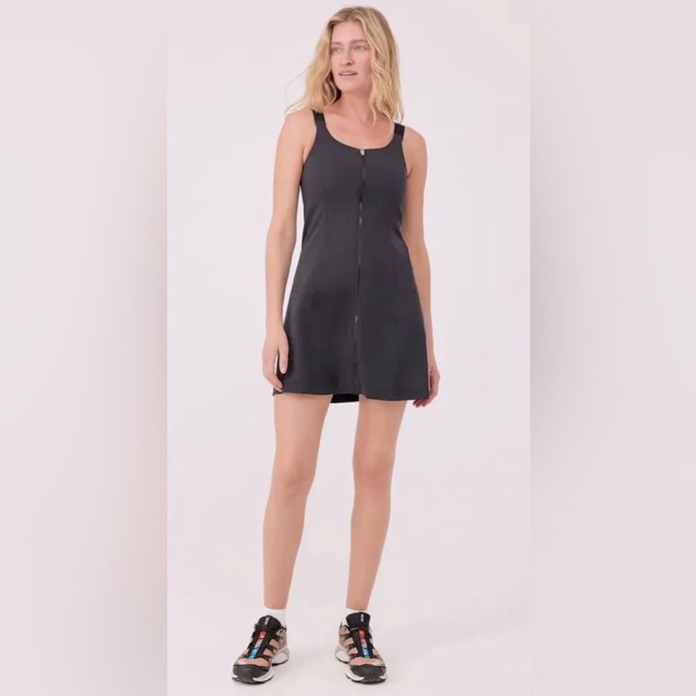 NWOT- OUTDOOR VOICES Powerhouse Dress